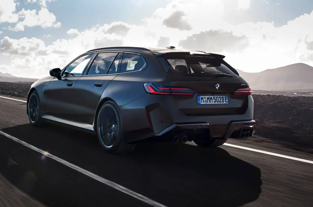 2025 BMW M5 Touring Plug in Hybrid Unveiled